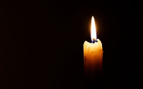 img2700_candle-600x376