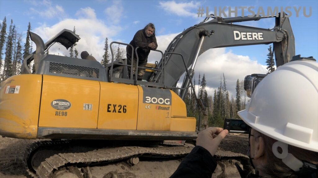 worker-filming-excavator-1024x576