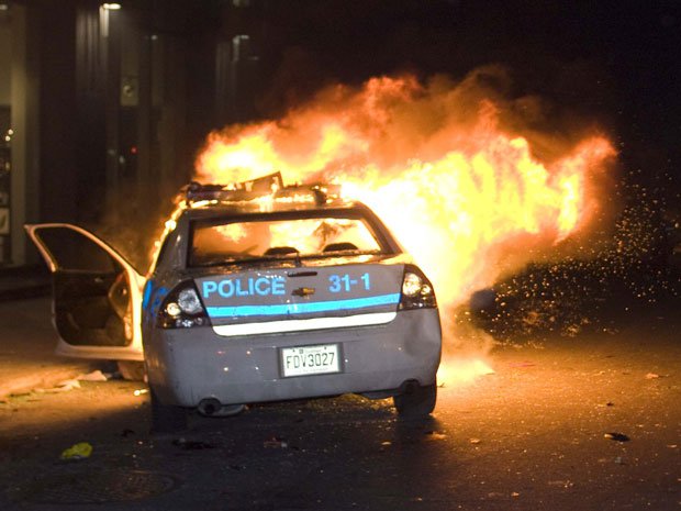 Cop car set on fire after March 15 demo