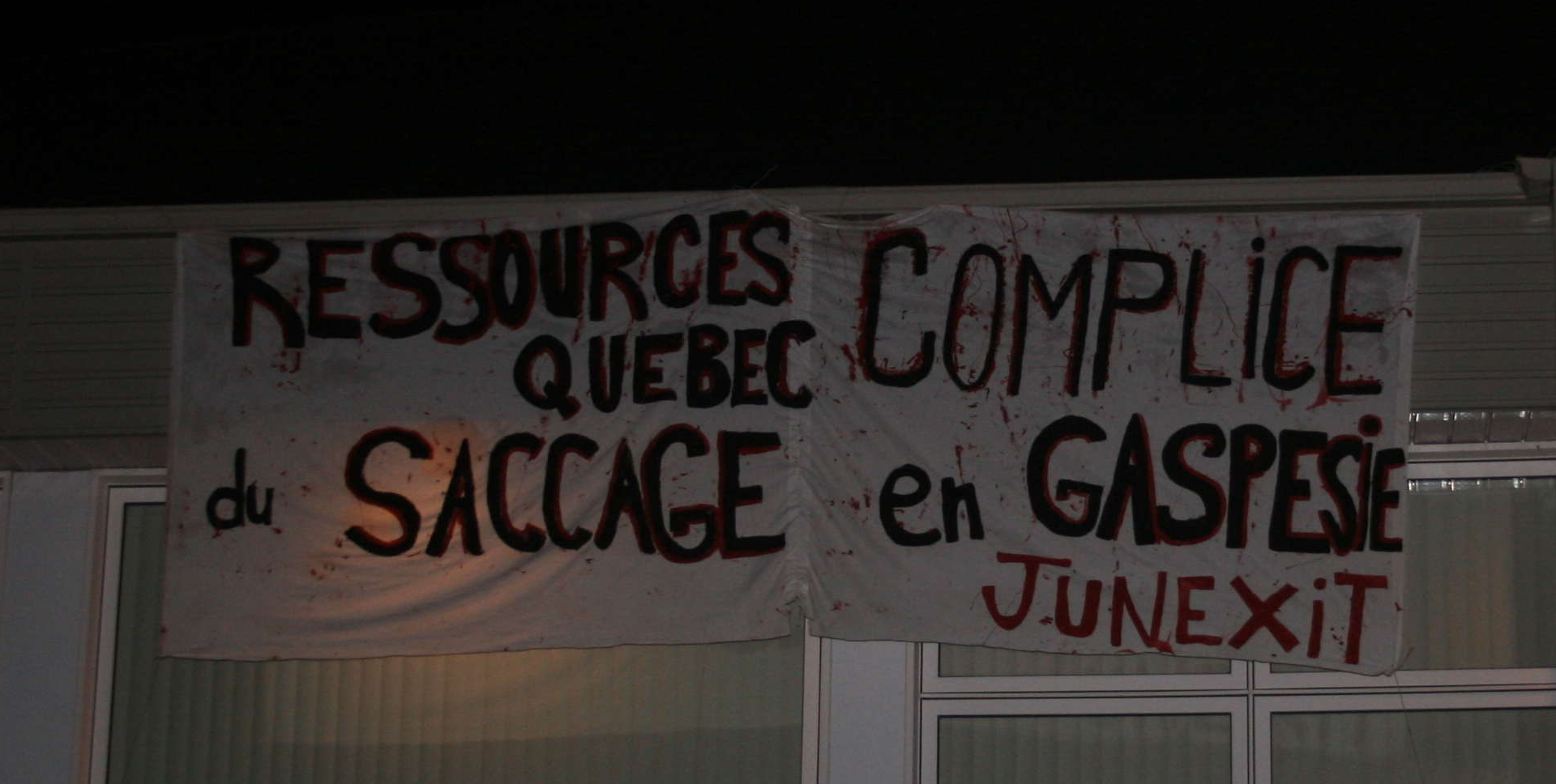 Banner drop at the Resources ministery in Caplan, Gaspesie!!