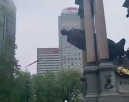[video] Statue of John A. Macdonald Toppled