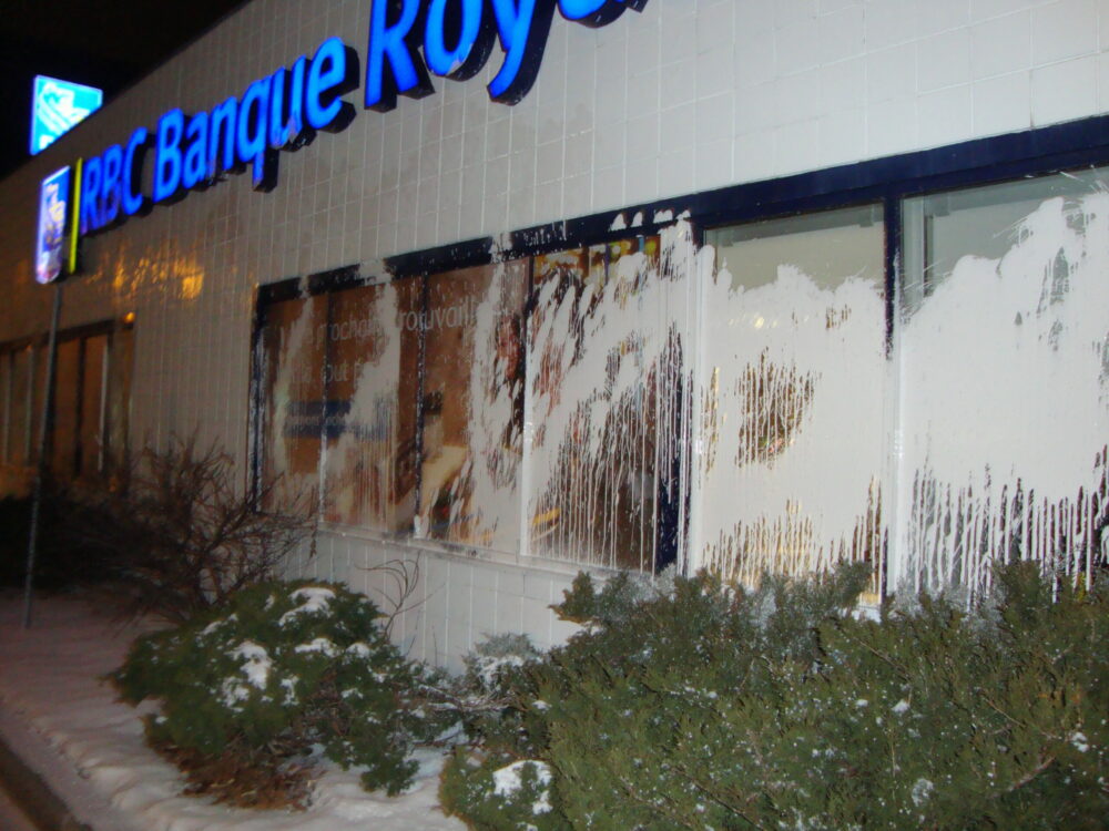 Ottawa: RBC Branch Redecorated in Solidarity with Wet'suwet'en